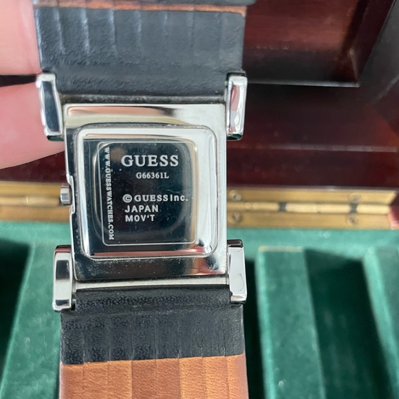 Guess Watch Leather - Picture 3 of 3